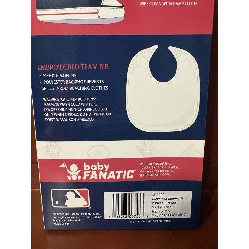 MLB Baby Fanatic Cleveland Indians Bib & Pre-Walkers 0-6 Months NIB - Picture 8 of 9
